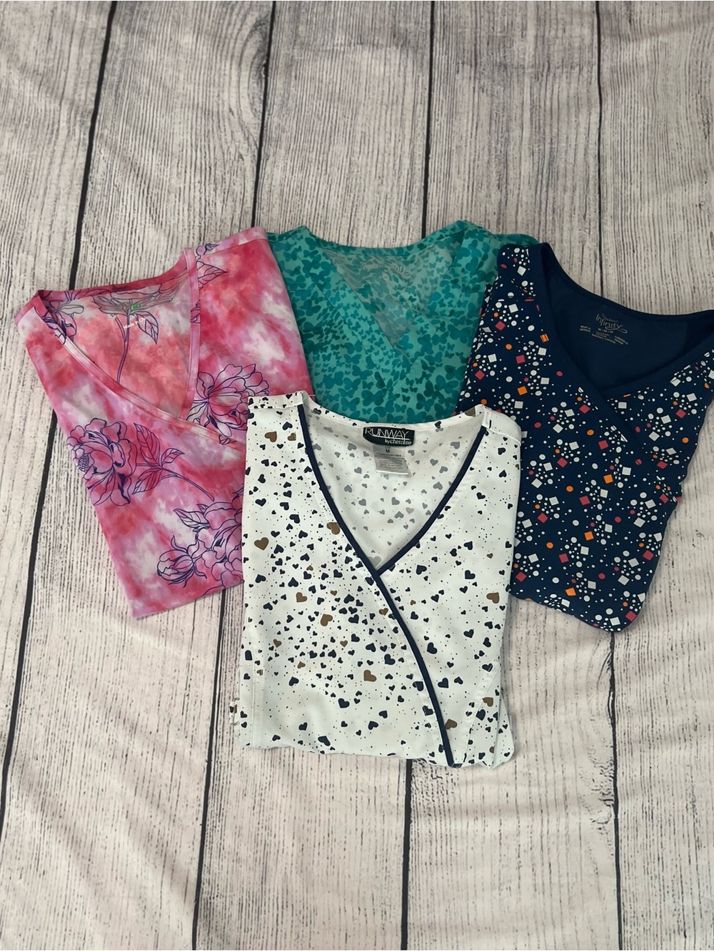 Scrub Tops Lot of 4 Butter Soft/GT/Cherokee Size M